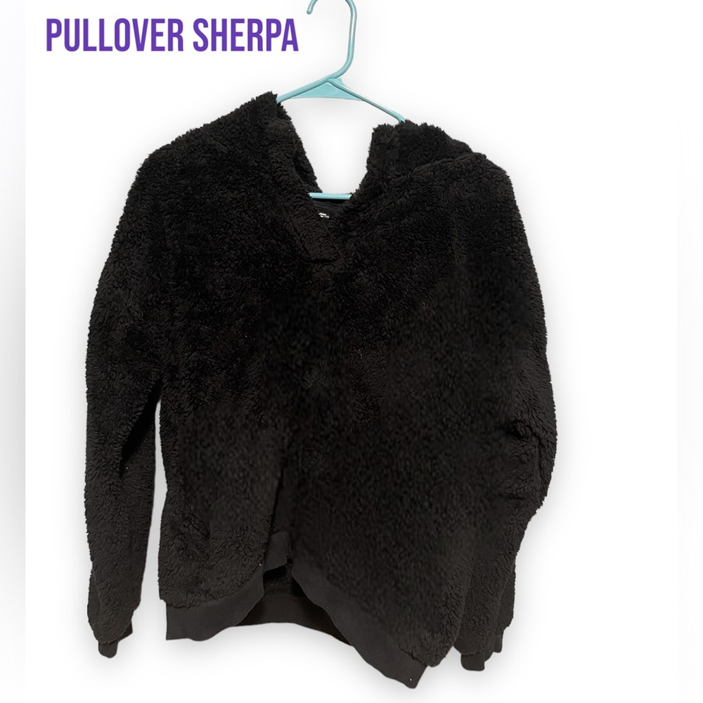 A black pullover Lukka•Lux Sherpa pullover